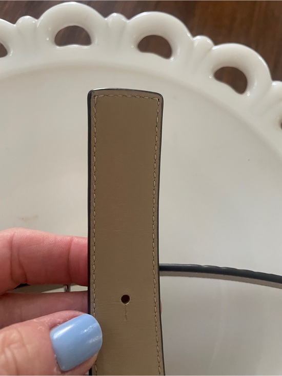 Tory Burch 1” Miller Taupe Croc-Embossed Leather Belt with Silver Logo Small main image 4